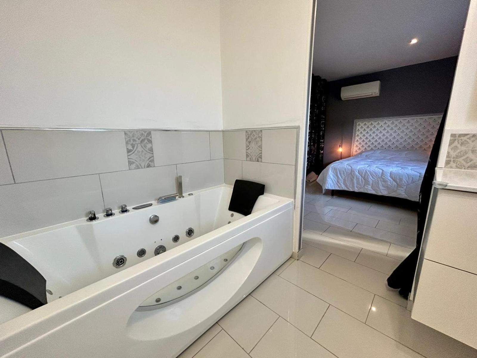 Maison Moderne Au Calme Avec Billard, Jacuzzi, Bain A Remous, Piscine, Babyfoot Labastide-du-Temple Ngoại thất bức ảnh